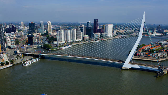 Berpetualang Seharian ke Rotterdam yang Futuristik