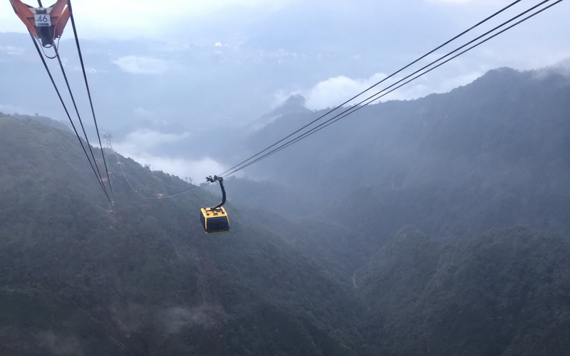 Trip ke Gunung Fansipan dengan Naik Cable Car di Himalaya