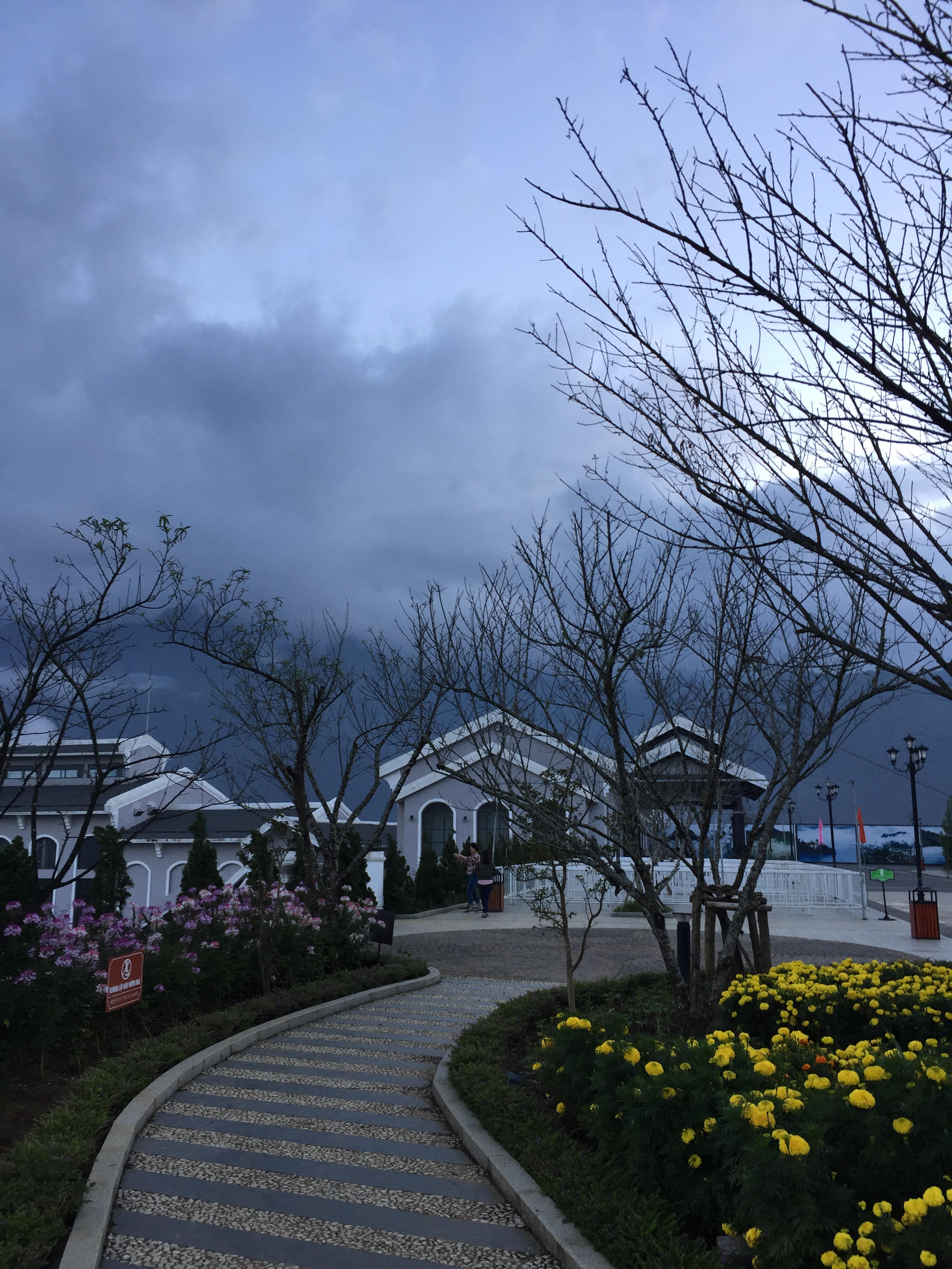 Trip ke Gunung Fansipan dengan Naik Cable Car di Himalaya