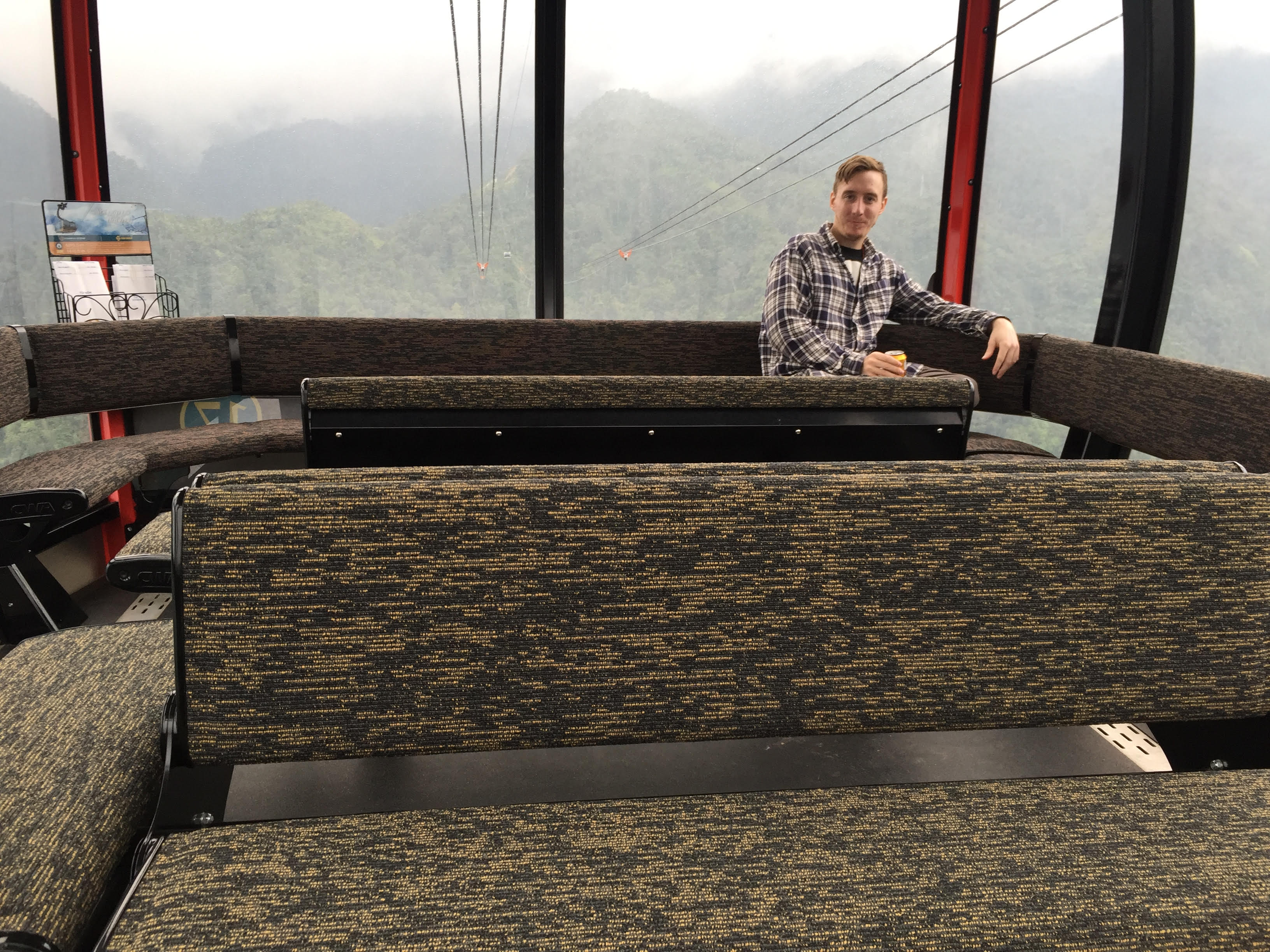 Trip ke Gunung Fansipan dengan Naik Cable Car di Himalaya