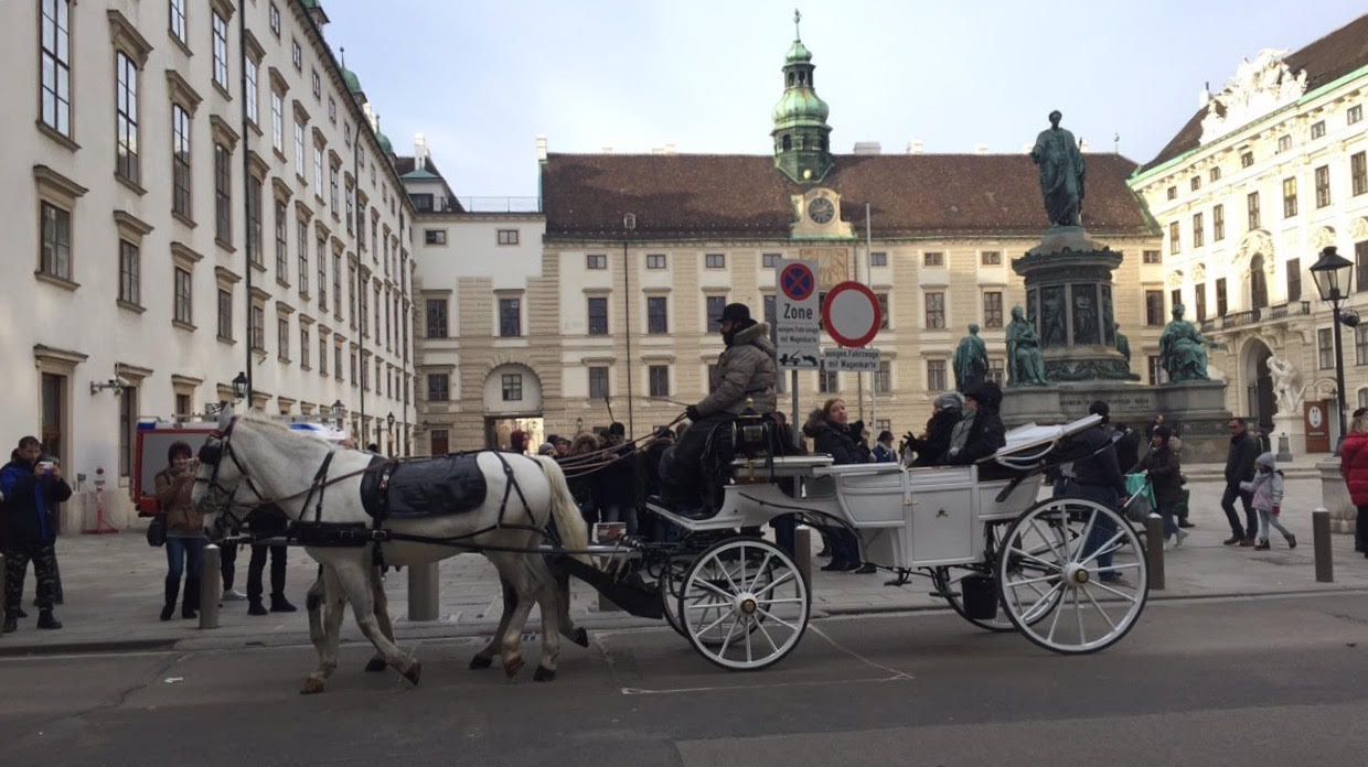 Tips Hemat Keliling Eropa. Naik Bus dengan Fasilitas Pesawat
