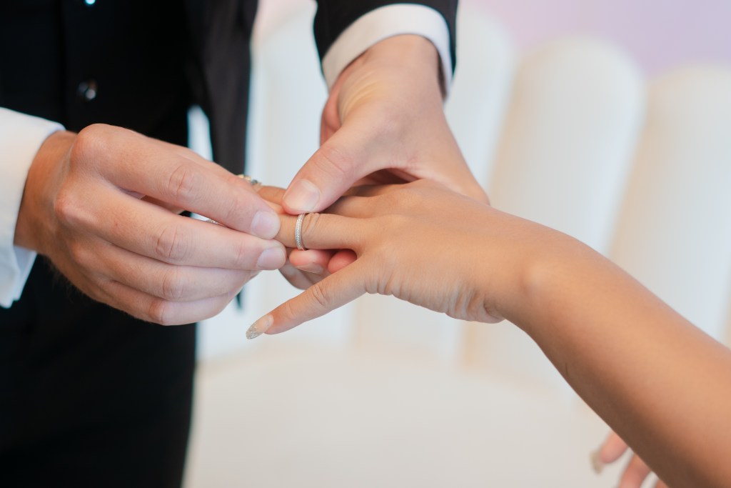 Menikah dengan WNA di Indonesia