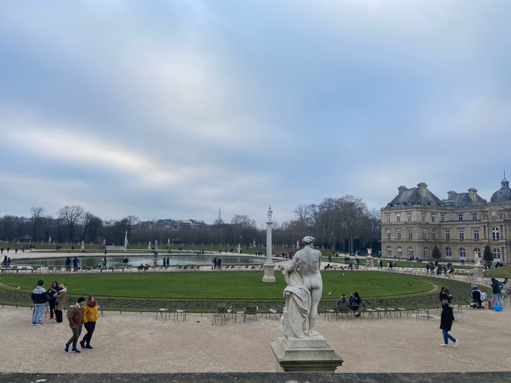 Liburan keluarga ke Paris di musim dingin