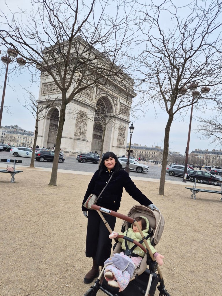 Liburan keluarga ke Paris di musim dingin